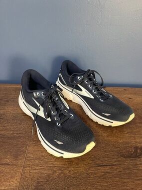 Brooks Sneakers